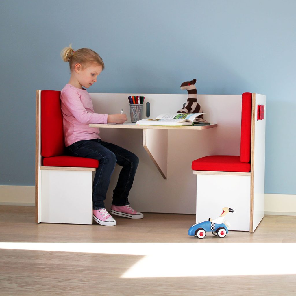 Purchasing Kids Desk Furniture 